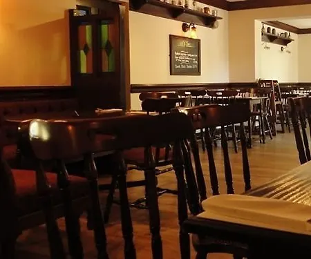 Отель The Royal Oak 2*